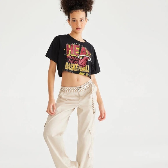 Miami Heat Oversized Cropped Graphic Tee - NWT - Picture 4 of 5